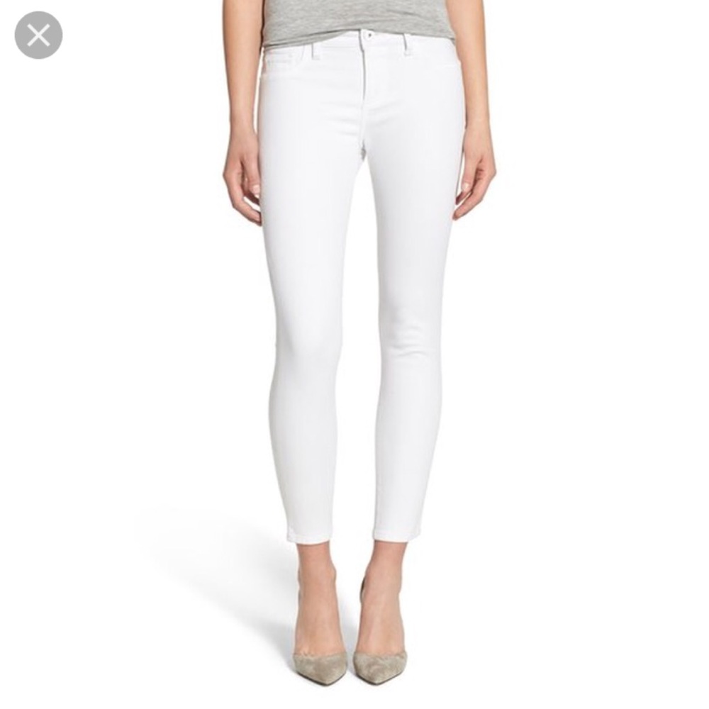 White denim jeans, size 2 EXCELLENT condition.  Perfect for summer or vacation!